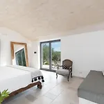 Trullo And Lamia Cinera Vila *